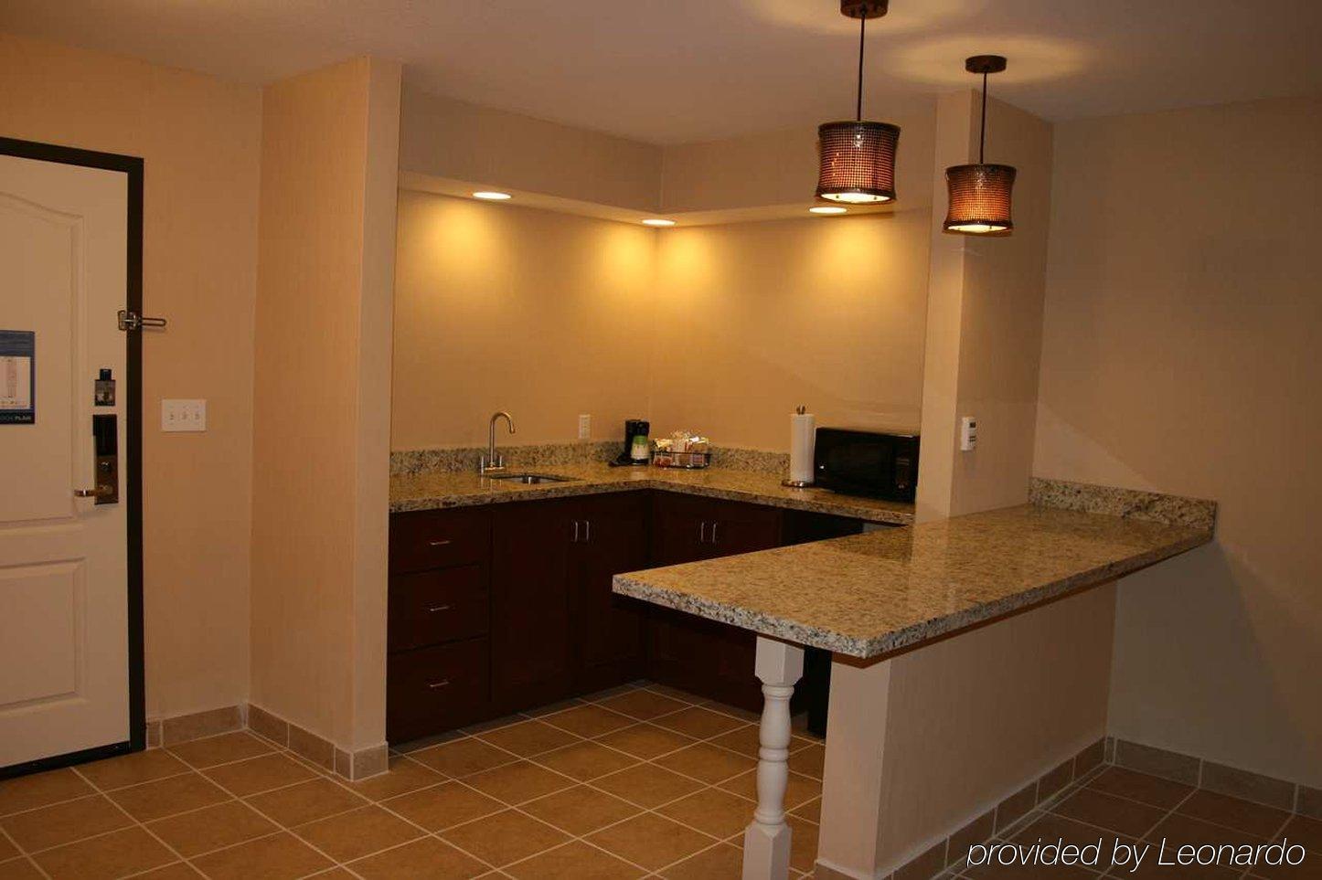 Hampton Inn & Suites New Castle, Pa Quarto foto