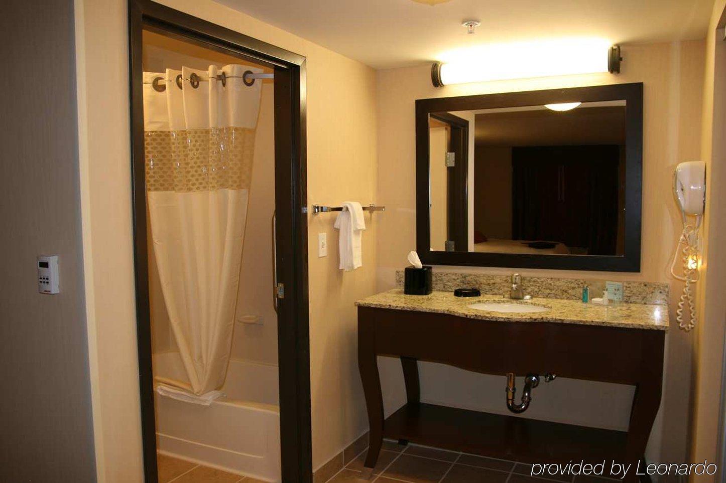 Hampton Inn & Suites New Castle, Pa Quarto foto